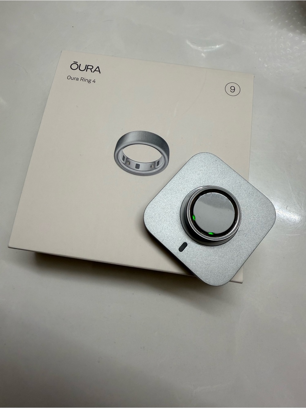 Oura Ring 4 Brushed Silver with Charging Dock - Silver Finish